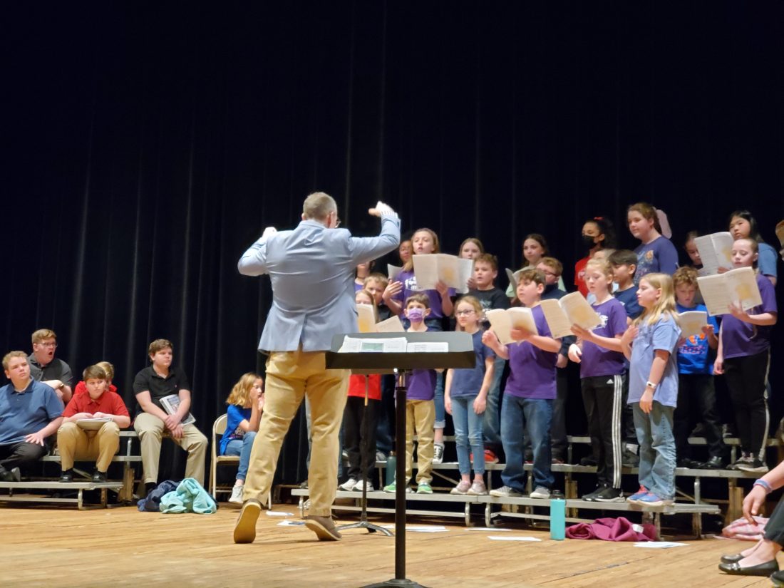 Moss teaches choral class News, Sports, Jobs Marietta Times